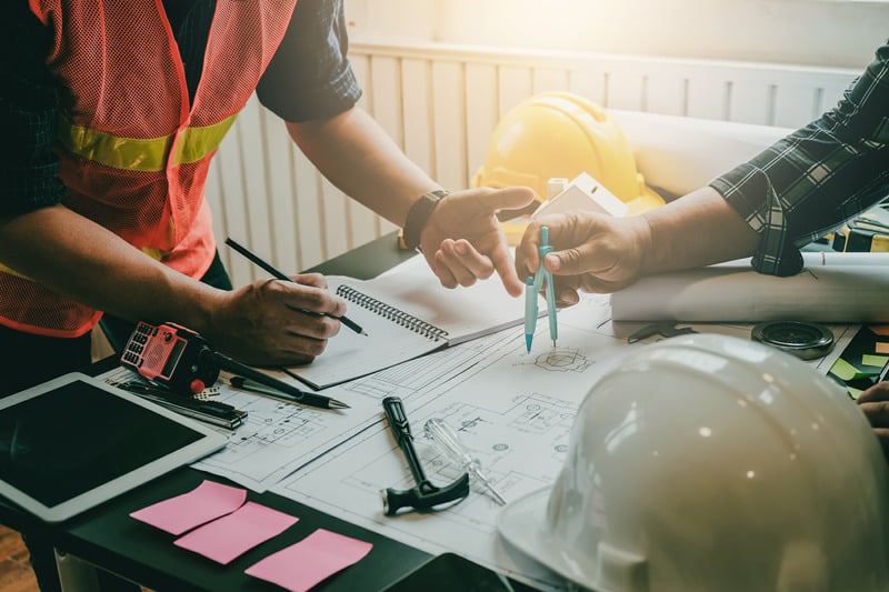 Échange avec un professionnel du bâtiment